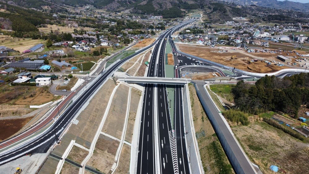 令和4年：新東名高速道路 伊勢原北IC〜秦野IC間舗装工事