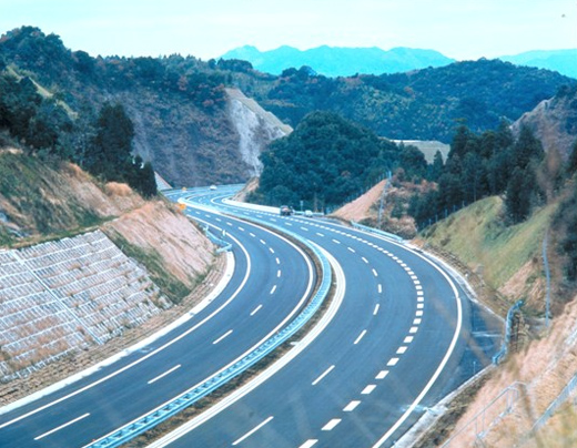 昭和49年：九州高速道路加治木舗装工事