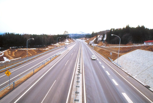 昭和61年：東北高速道路九戸舗装工事