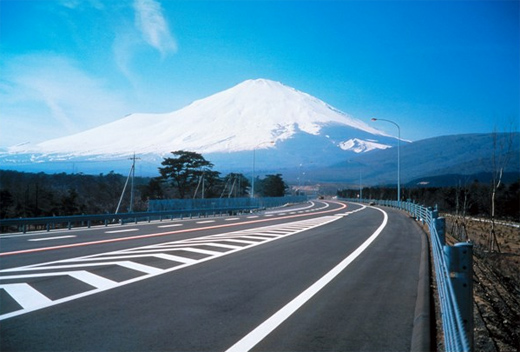 平成元年：東富士五湖道路小山舗装工事